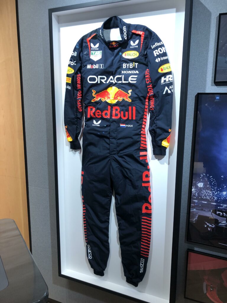 saw-max-verstappens-race-worn-suit-at-the-tag-heuer-v0-pojesl9qo5ab1